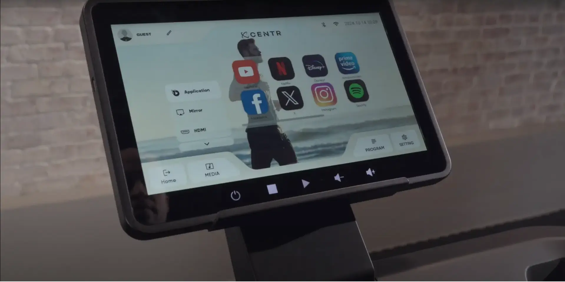 Centr có chương trình tập luyện đa dạng