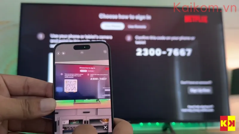 Mở camera trên điện thoại để quét mã đăng nhập netflix