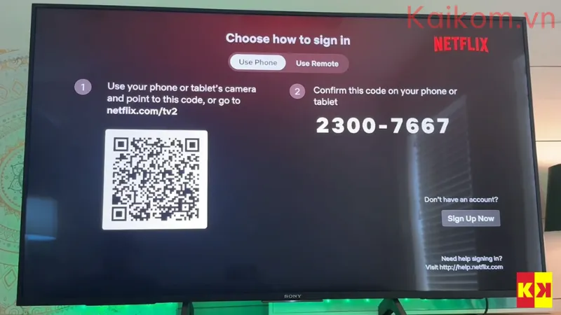 Mở ứng dụng Netflix trên TV, và chọn đăng nhập bằng điện thoại